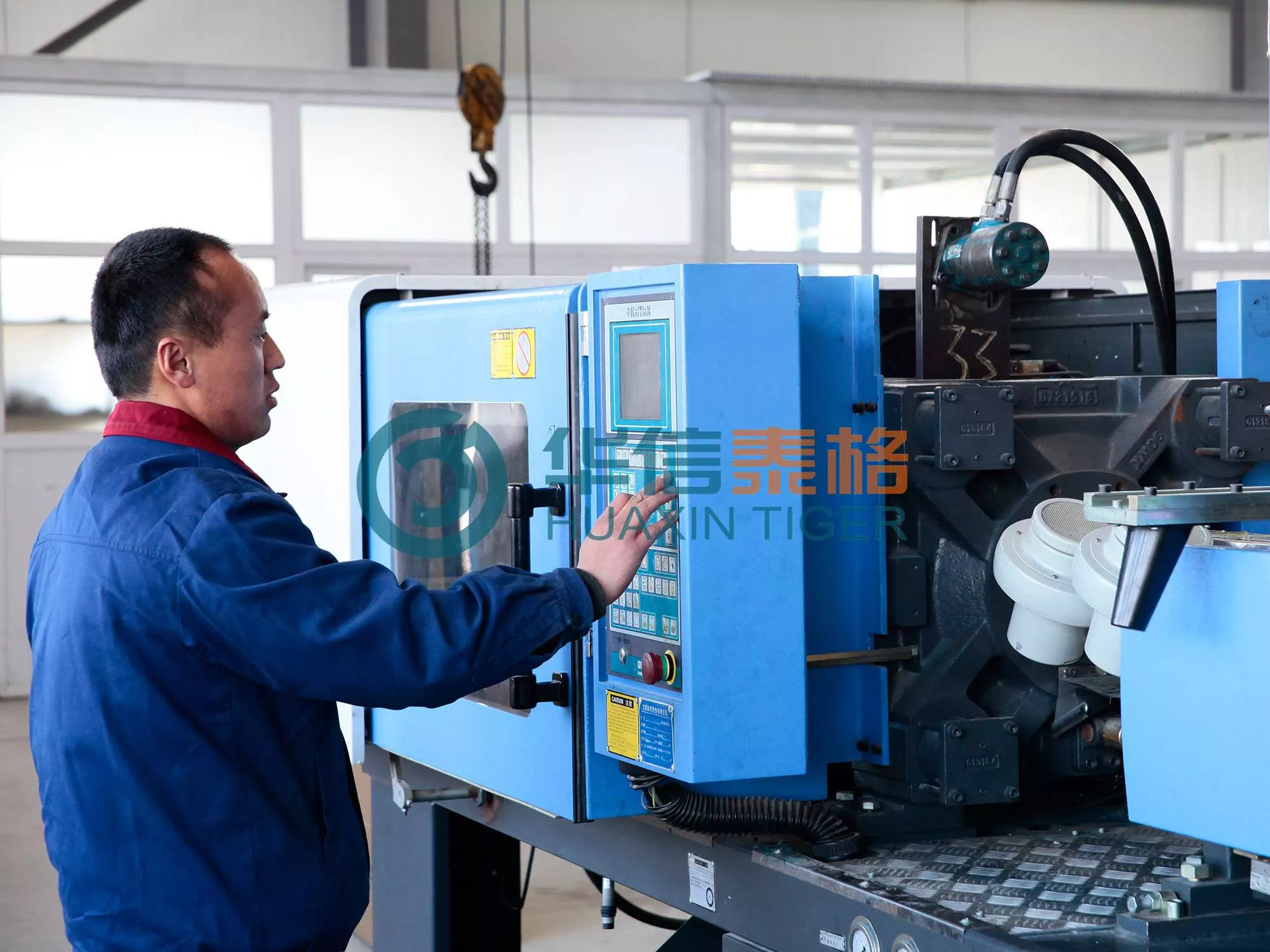 Large caliber injection molding machine